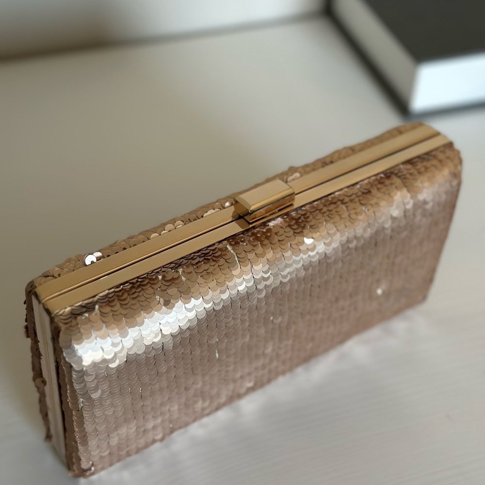 Sequence clutch in champagne color